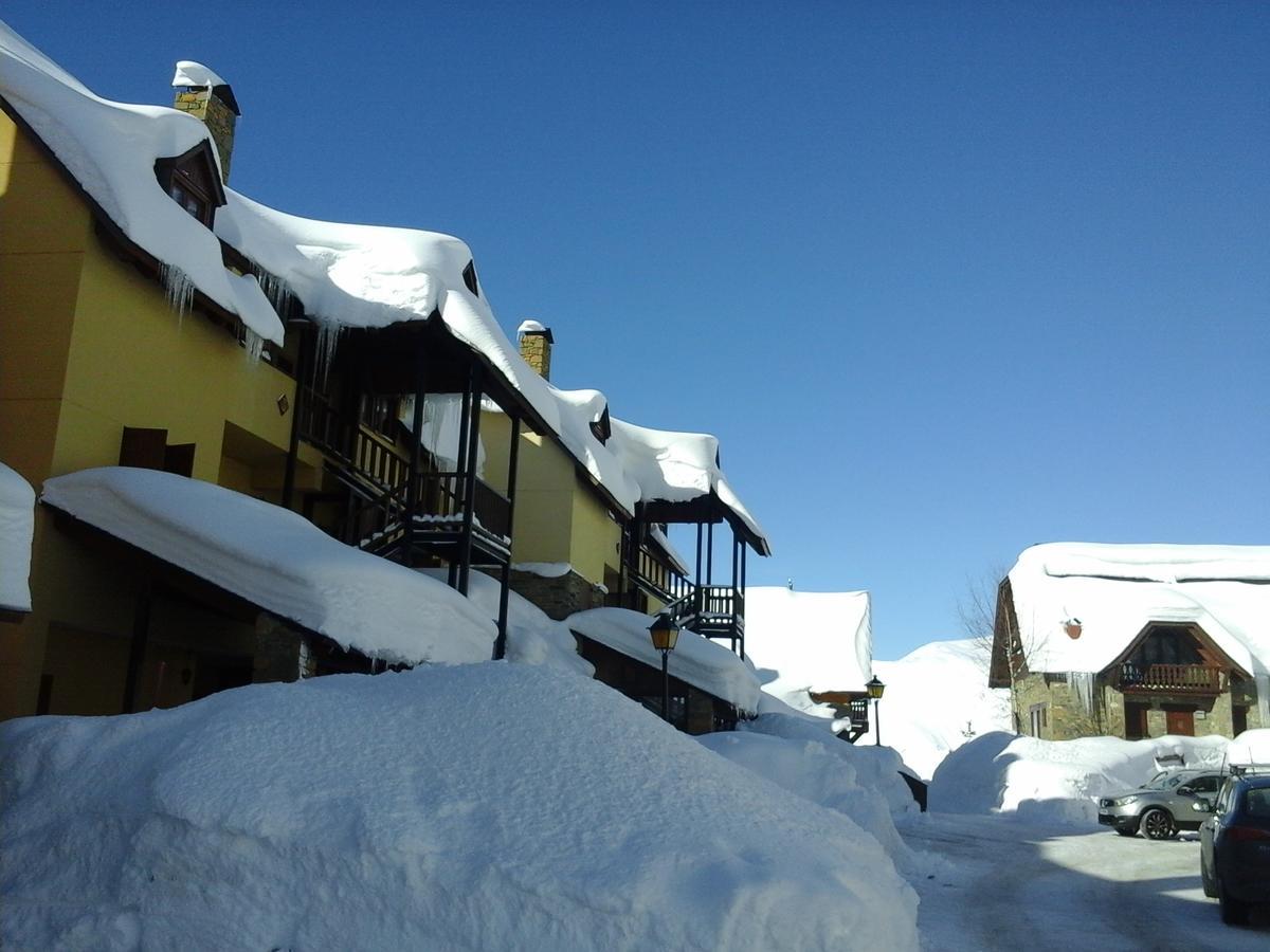 Apartamentos Tanau Baqueira Beret Buitenkant foto