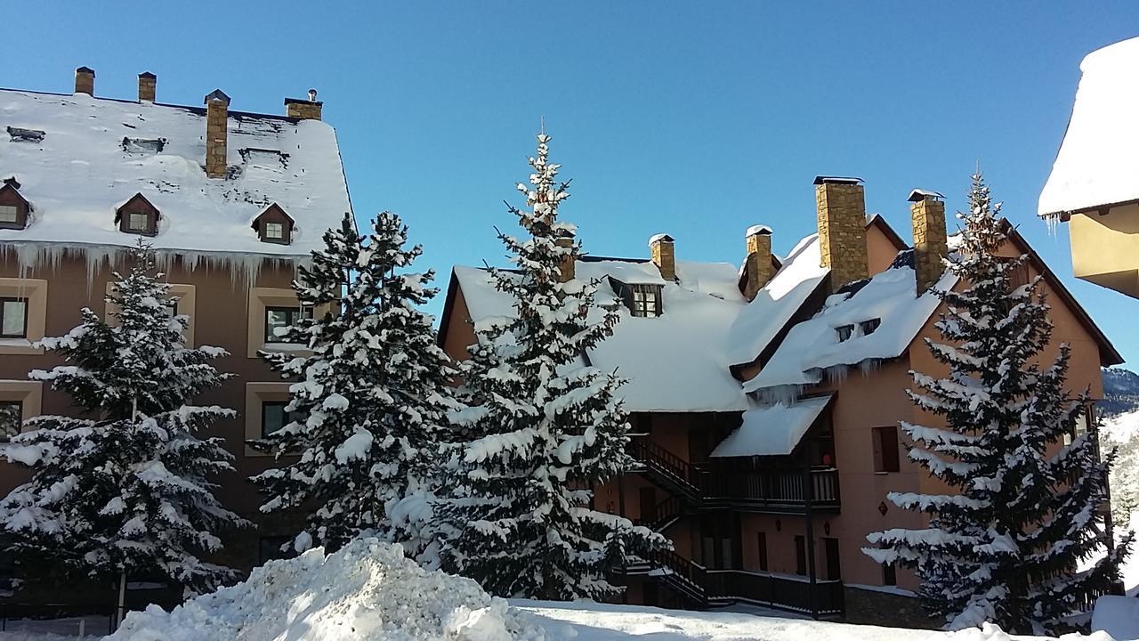 Apartamentos Tanau Baqueira Beret Buitenkant foto