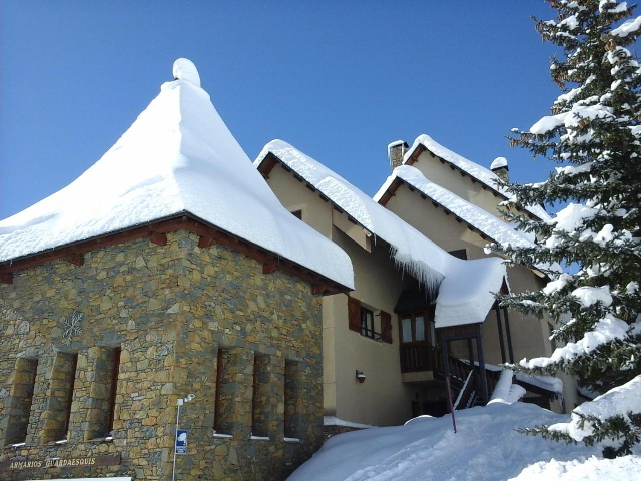 Apartamentos Tanau Baqueira Beret Buitenkant foto